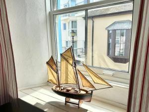 Ship Cottage Tenby Beach 50m