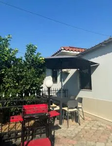 5 bedroom! 12 min to airport! Private parking - Valjiosi