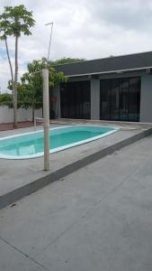 Casa com piscina em Matinhos