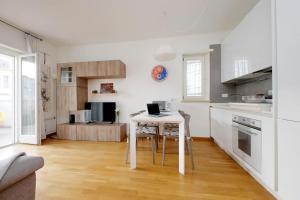 Silvias flat by DomusDimore