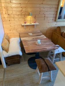 Appartements Isola 2000 appartement dans Chalet 4 ou 6 personnes grande terrasse : photos des chambres