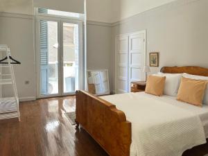 Athens Center, Akadimias 77 - 1rst floor