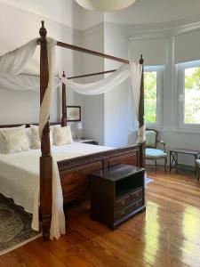 Athens Center, Akadimias 77 - 1rst floor