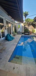 Biệt Thự Có Hồ Bơi Riêng (Villa with Private Pool)