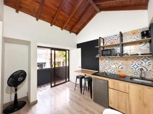 Alojamiento en apartamento cerca a Provenza - M203 By Roots Rentals