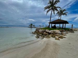 Elegant 5-Bedroom Apartment in Exclusive Playa Escondida Pet Friendly