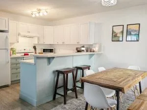 Bright 3 bed 3 bath House in Radium Hot Springs - Brisco