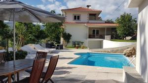 Beautiful detached villa with private pool, Fibre Wi-fi, garden, games room & BBQ