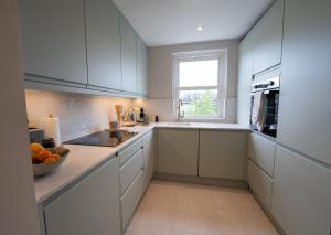 Light filled Apartment - newly renovated