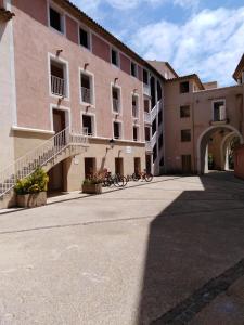 Appartement T2 avec piscine a 100 m de la plage