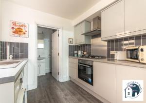 Contractor Stays - Large House 4 bed 2 bath - Reading Cent