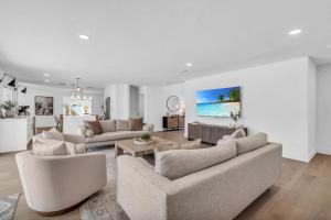 Outdoor and Indoor Paradise -Close to Beach