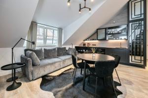 Artsy Exclusive Old Town Residence Gallery Walk