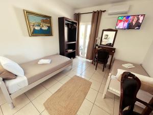 Pedro Navarino 3 Laganas