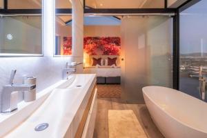 Penthouse with a view to die for!