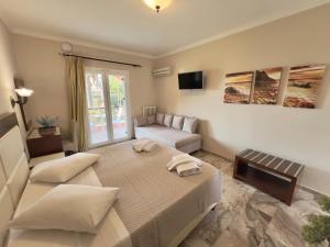 Triple Room with Sea View room in Philoxenia