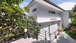 LEsterel Villa - A Tropical Oasis at Maenam Hills