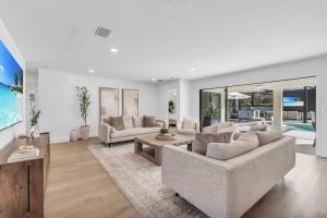 Outdoor and Indoor Paradise -Close to Beach