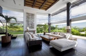 Elegant Villa in Ferradura Beach Buzios - BUZ003