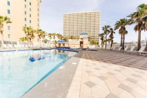 2 Bedroom Condo at Crystal Tower with 2 Outdoor Pools, Lazy River, Heated Indoor Pool, Beach Access