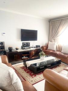 Five bedrooms holiday home