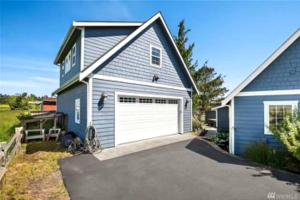Whidbey Island Retreat - Oceanfront with Hot tub