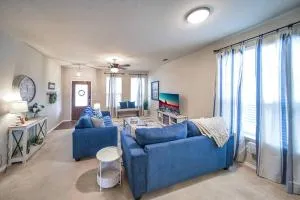 Cozy Home - Seaworld, Six Flags, BMT Cup, Lackland - Devine