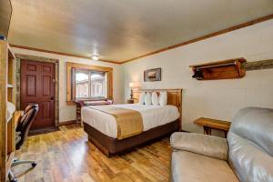 Holiday Motel and RV Park