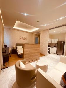 Leela Bhartiya city - luxury apartment