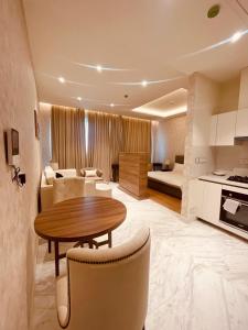 Leela Bhartiya city - luxury apartment