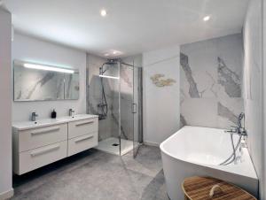 Lone Star Riviera - 5 minutes walk to the beach