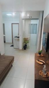 Apartamento a 1200m da praia de Itapuã Temporada