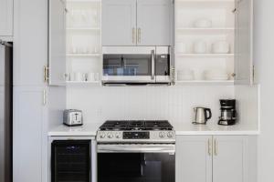 Blueground Long Beach pool gym firepit LAX-1255