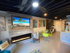 Billys Bungalow 1bd Heated pools Steps to the beach