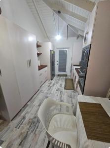 Harveys Mizpahcot Oasis - Cruise Port, Us Embassy and Vacation