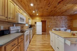 Near Lake! Tennessee Family Getaway w Game Room