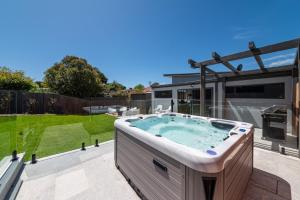 Kennington Beach Getaway with Spa