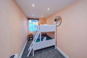 Brighton Beach PAD I Three bedroom Apartment Next To Brighton Beach