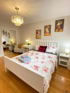 Sunny House - Main Floor, Free parking, in Toronto - Vaughan