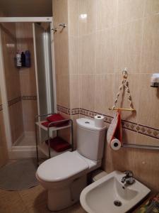 Habitación doble con baño privado, Desayuno y piscina