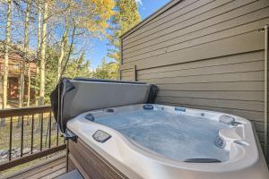 Village Point #212 - Private Hot Tub and Easy Access to Town and Slopes