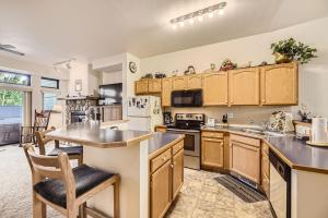 Village Point #212 - Private Hot Tub and Easy Access to Town and Slopes