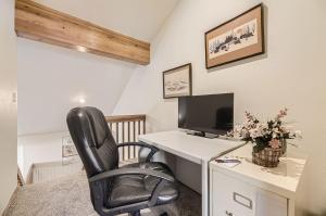 Village Point #212 - Private Hot Tub and Easy Access to Town and Slopes