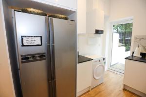 Luxury Apartment I Next to Brighton Beach and Shopping Center