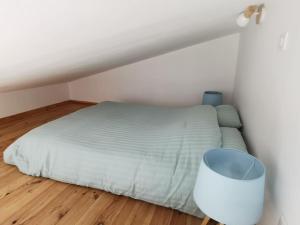 Studio Le Calme, plages à pied et grand jardin, La Couronne