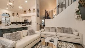 Newly Renovated 4 Bedroom Retreat wPool