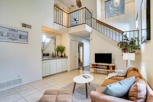 4 Mi to AT&T Stadium: Fort Worth Townhome!