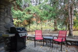 1BR in Sunpath, Epic Village Location, Private Patio, Pool and Hot Tub, Parking