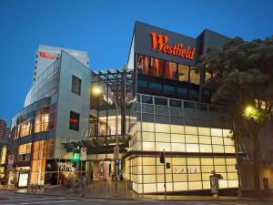 Homely-bright, air con, car spc