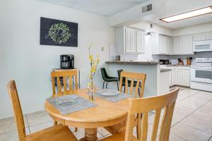 4 Mi to AT&T Stadium: Fort Worth Townhome!